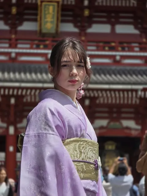 Natsumi en kimono à Asakusa